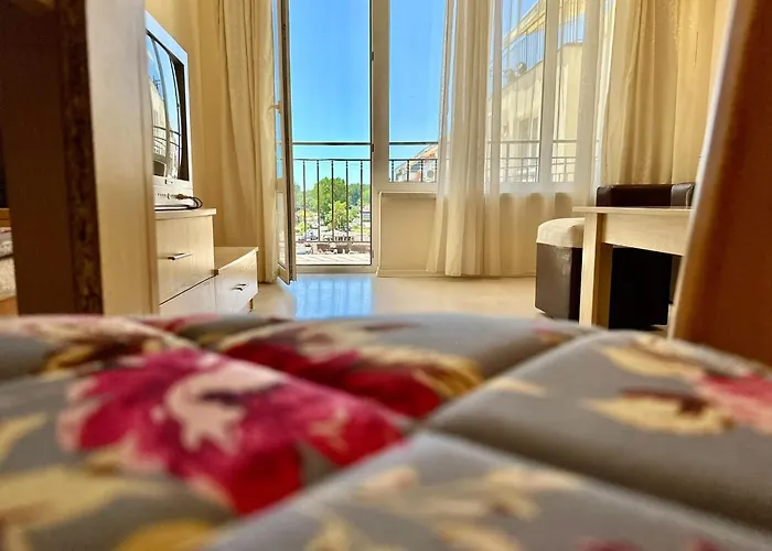 Blue Marine - Menada アパート