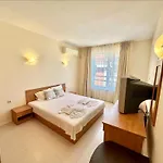 Blue Marine - Menada Apartment *